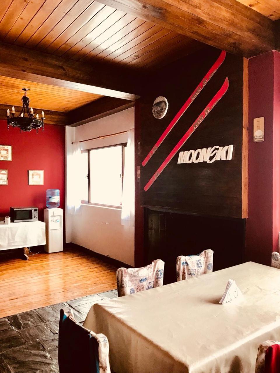 Hosteria De La Villa - Moonski San Carlos de Bariloche Bagian luar foto